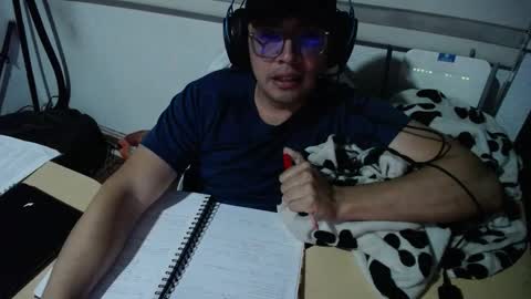 Snapshot of powerfulzeus2 chatting on September 15, 1:30 am powerfulzeus2 online show from September 15, 1:30 am