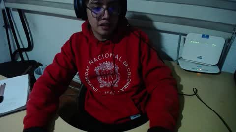 Snapshot of powerfulzeus2 chatting on October 17, 2:48 am powerfulzeus2 online show from October 17, 2:48 am