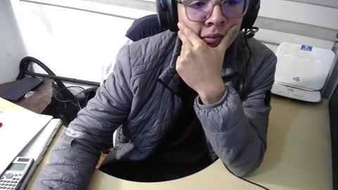 powerfulzeus2 online show from November 11, 2:05 am