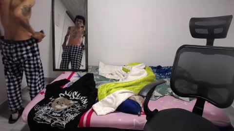 Plux online show from November 2, 3:44 am