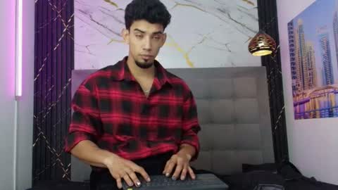 prince_arthur77 online show from July 10, 2:42 pm