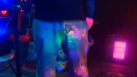 punkrunr083 online show from November 12, 9:15 am