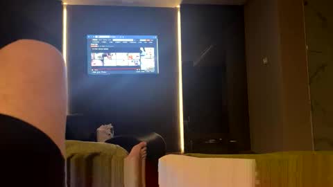 r0m3o_g online show from November 23, 9:09 am