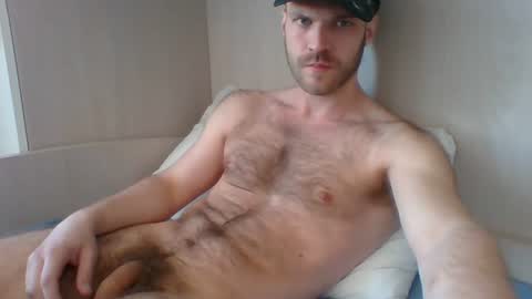 randomguy_42 online show from June 15, 12:08 pm