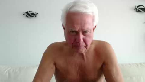 Snapshot of randythompson48 chatting on February 8, 11:22 am Silver Stallion TwitterRandyth53496071  and  ladyenglishxxx online show from February 8, 11:22 am
