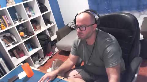 Snapshot of ravingr3d3 chatting on October 12, 8:58 pm ravingr3d3 online show from October 12, 8:58 pm