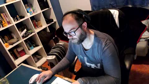 Snapshot of ravingr3d3 chatting on January 8, 9:42 am ravingr3d3 online show from January 8, 9:42 am