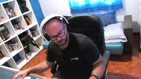 ravingr3d3 online show from July 14, 10:43 am