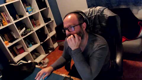 Snapshot of ravingr3d3 chatting on January 7, 12:03 am ravingr3d3 online show from January 7, 12:03 am