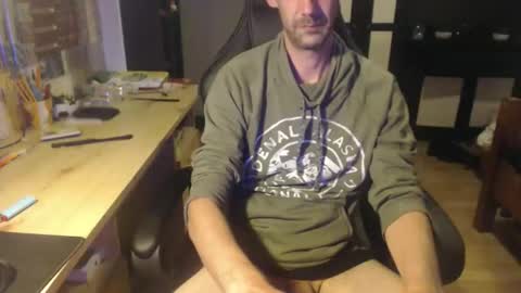 Snapshot of raymann8 chatting on October 1, 8:46 pm Ray online show from October 1, 8:46 pm