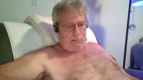 mickey95003 online show from April 12, 2:26 am