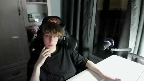 reddissq online show from December 25, 4:01 am