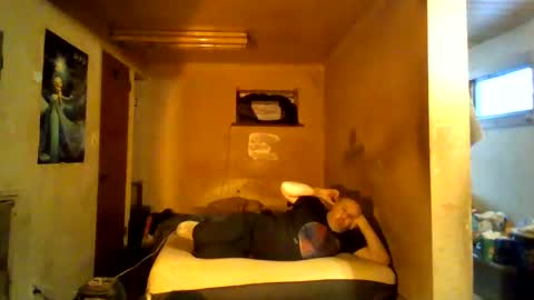 Snapshot of reddragon1195 chatting on February 2, 10:06 pm reddragon1195 online show from February 2, 10:06 pm