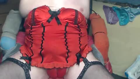 Snapshot of redsatincoatt chatting on September 14, 2:35 am Red Satin Coat online show from September 14, 2:35 am