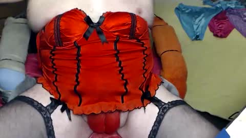 Snapshot of redsatincoatt chatting on October 25, 7:04 pm Red Satin Coat online show from October 25, 7:04 pm