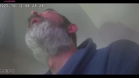Snapshot of reza240782 chatting on October 12, 7:24 am reza240782 online show from October 12, 7:24 am