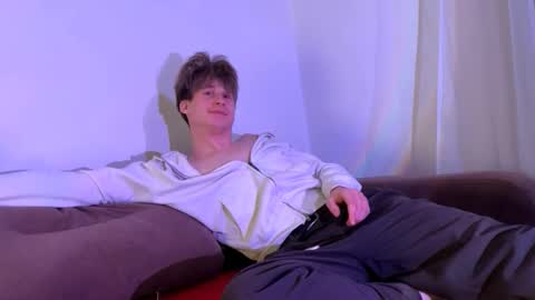 richard_bern online show from February 12, 11:33 pm