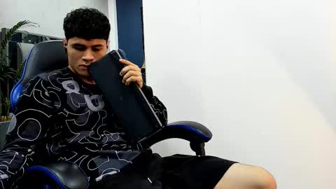 Snapshot of roan_birkin chatting on October 2, 9:30 pm Roan Birkin online show from October 2, 9:30 pm