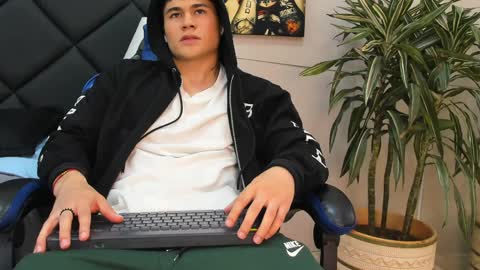 Roan Birkin online show from April 9, 7:09 pm