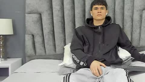 Snapshot of roan_birkin chatting on March 2, 7:19 pm Roan Birkin online show from March 2, 7:19 pm