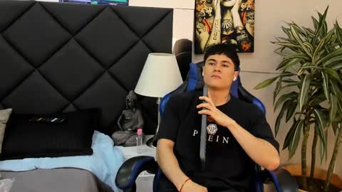 Roan Birkin online show from April 8, 9:45 pm