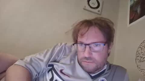 Snapshot of robinouhot chatting on March 6, 2:41 am robinouhot online show from March 6, 2:41 am