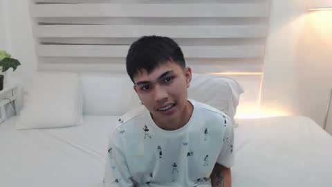 rolenzo18 online show from March 17, 1:46 pm