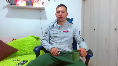 rolos_hot32 online show from January 6, 1:04 pm