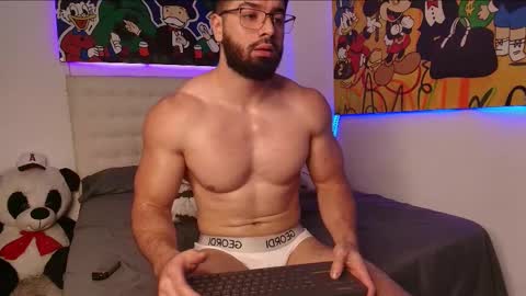 Snapshot of roman_lux chatting on February 13, 9:39 pm Roman Lux online show from February 13, 9:39 pm