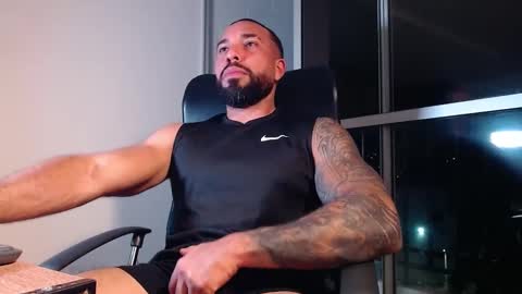 Snapshot of roman_muscle_ chatting on January 29, 3:12 am Roman online show from January 29, 3:12 am