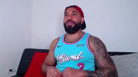 Snapshot of roman_muscle_ chatting on December 5, 9:17 pm Roman online show from December 5, 9:17 pm