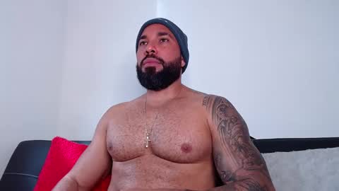 Snapshot of roman_muscle_ chatting on December 10, 1:22 pm Roman online show from December 10, 1:22 pm