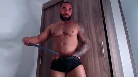 Snapshot of roman_muscle_ chatting on December 17, 7:04 pm Roman online show from December 17, 7:04 pm