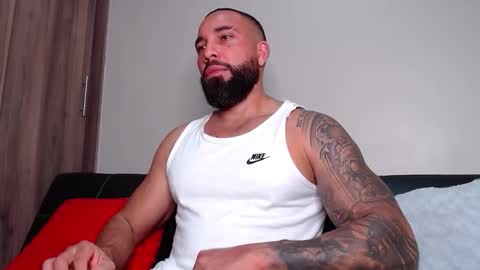 Snapshot of roman_muscle_ chatting on October 27, 12:46 am Roman online show from October 27, 12:46 am