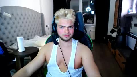 romantic_twunk online show from October 27, 6:10 pm