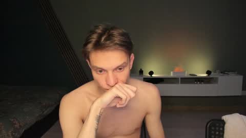 Snapshot of romeo_mercy chatting on December 15, 10:58 pm Romeo online show from December 15, 10:58 pm