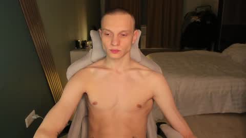 Snapshot of romeo_mercy chatting on January 21, 10:41 pm Romeo online show from January 21, 10:41 pm