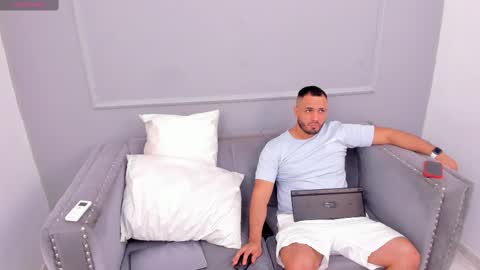 ronnyruso online show from January 13, 5:55 am