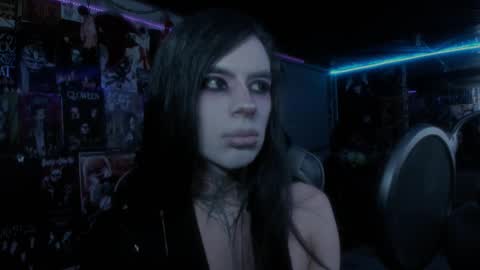 Snapshot of rotten_dreams chatting on February 23, 10:20 pm rot online show from February 23, 10:20 pm