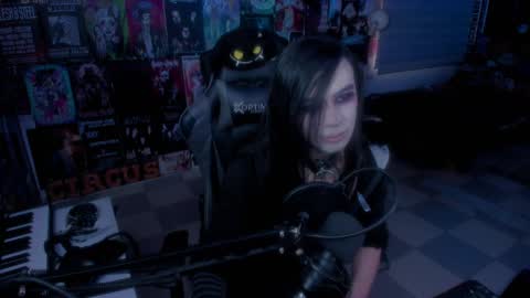 Snapshot of rotten_dreams chatting on February 10, 9:36 pm rot online show from February 10, 9:36 pm