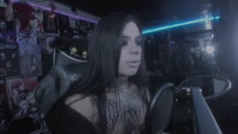Snapshot of rotten_dreams chatting on March 7, 10:32 pm rot online show from March 7, 10:32 pm