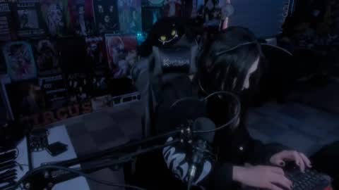 Snapshot of rotten_dreams chatting on February 11, 8:31 pm rot online show from February 11, 8:31 pm