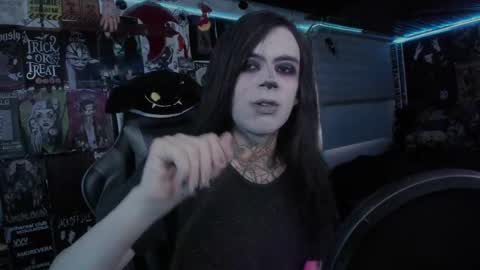 Snapshot of rotten_dreams chatting on September 16, 10:32 pm rot online show from September 16, 10:32 pm