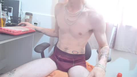 Snapshot of rubitricky chatting on January 29, 2:40 am RubitRicky online show from January 29, 2:40 am