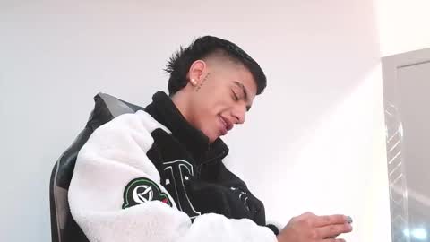  R U S S E L L  online show from January 15, 11:58 am