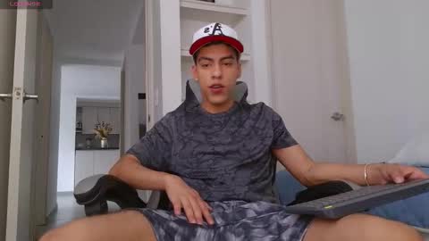  R U S S E L L  online show from December 15, 6:27 pm