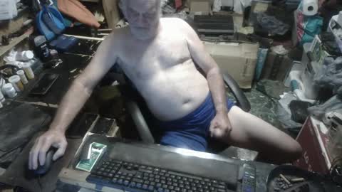Snapshot of russtenail21 chatting on September 15, 7:04 pm Russtenail21 online show from September 15, 7:04 pm