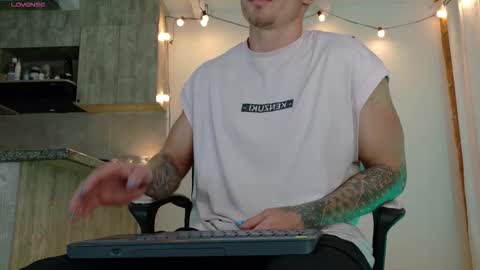 Ryan Blue ig ryannblue online show from November 19, 10:42 pm