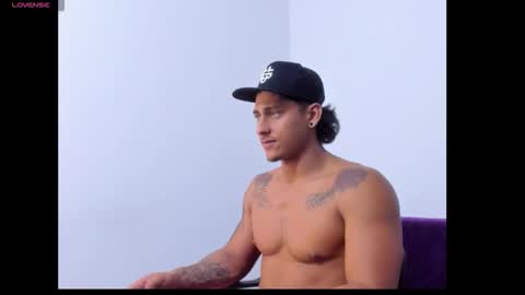 Snapshot of ryanwhite3 chatting on October 25, 12:56 am ryanwhite3 online show from October 25, 12:56 am