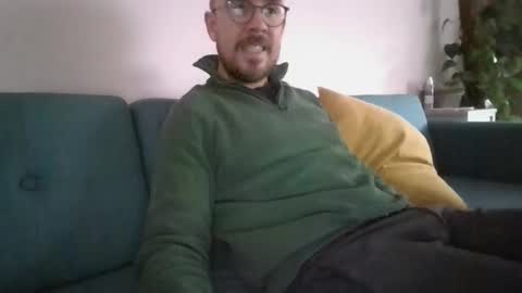 Snapshot of s_i_q chatting on October 23, 8:51 am s_i_q online show from October 23, 8:51 am